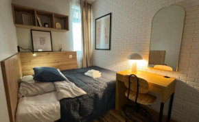 A2 - Prince Room - Warsaw City Haven - Two Shared Bathrooms